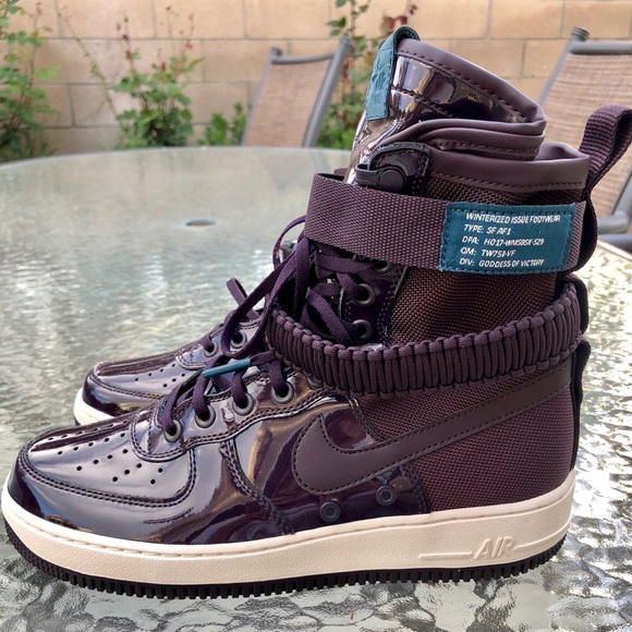 nike sf air force 1 se premium force is female